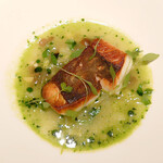 ラチュレ - 旨味と香りを一緒に頂く魚料理でした。