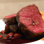 ラチュレ - 凄く旨味の強い鹿肉のローストです。