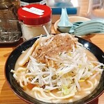 壱角家 - ★味噌ラーメン 890円 自粛要請無視して20時以降も営業してたラーメン屋！評価低いが他店が全て閉まってるので腹減りすぎて仕方なく入店！苦い味噌、コシのない麺、とにかく不味い！玉ねぎ、生姜、食べ放題