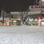 寿司つばさ - 旦過市場前も真っ白