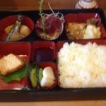 浅野 - 和弁当（味噌汁付き、1000円）