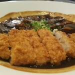 あんぷく - 牛肉の黒カレーうどん　895円　1.5玉の大盛(無料) 　豚カツトッピング(411円)