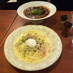 あんぷく - 牛肉の黒カレーうどん　カルボナーラうどん　1,142円　1.5玉の大盛(無料)