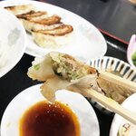 Chuugokuryourinomise Bikku Chaina - ひき肉が多め？野菜もたっぷり。なかなか美味い餃子です。