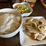 華麺 - ランチセットのご飯とかおかずとサラダ