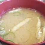 すき家 - サラダセット(170円)　の味噌汁