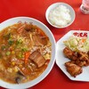 栄太呂ラーメン - 酸辣湯麺と唐揚げ、ライス(小)