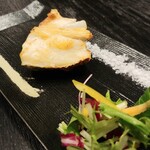 鼓鳥 - 旬魚炭焼 680円　この日は銀ムツ。抹茶塩なら和風に、岩塩なら洋風に。と言われたけど...洋風になるか？(笑)