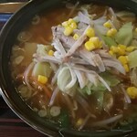 そば処 久楽 - 味噌ラーメン８５０円♪白菜のお漬け物がついています(^^)v