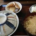 そば処 久楽 - カツ丼９００円ミニ蕎麦･小鉢･香物がついてこちらもボリューム満点❗