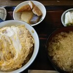 そば処 久楽 - ( ゜o゜)蓋を開けると美味しそうな香りが拡がります❤