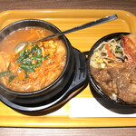 ビストロ 龍王 - チゲ（豆腐）&ミニカルビ丼（税込880円）