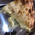 インド・ネパール・日本料理 ロスニ レストランバー&カレーうどん - チーズナンこんな感じ