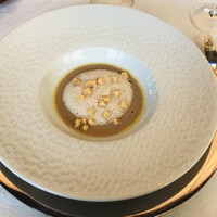 マダム・トキ - 【デジュネA（平日限定ランチメニュー）】（4400円税込）※別途サービス料10%◇スープ【森の茸のヴルーテ、アーモンドのムースリーヌ】