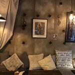 東京基地 - テーブル席ベンチシート