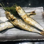 Whole dried sardine (1 piece)