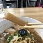 ぶたのほし - コレまた、メンマの雰囲気も変わりましたか？こんなにごんぶとだったか？そりゃ歯応えも倍増します。それでもって甘味も感じるような。この一杯のラーメンの中でフルコースを味わえるかのように楽しめるのですね。