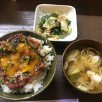 居喰処 光 - 2021/01/14
      本日の日替り まぐろユッケ丼 500円