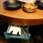 Kanton No Omoide - 箸、スプーンはテーブル脇に備えつけられていた。