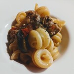 （h）etta - ナポリのパスタ『ヴェスヴィオ』自家製ソーセージのソース