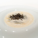 レストラン オオツ - 2021.1 黒トリュフのラビオリ（根セロリのピュレの中にたっぷりの黒トリュフ）