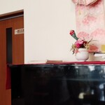 カフェ・アカリ - 店内のピアノ