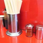 ラーメン二郎 - 卓上調味料