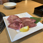 Yakiniku Kingu - 熟成厚切り牛タン