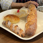 PARISIEN - 今回の購入品
                        訪問が夕方になってしまったので、ほとんどのパンが売れてしまっていました