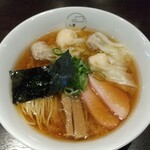 八雲 - 特製ワンタン麺ハーフ黒だし