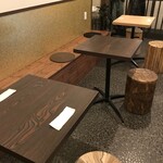 カガヤカフェ - テーブルの間隔も広いです