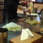 リトルウッズ - 肉玉そばダブル（調理中）