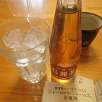 Tonkatsu Kisetsu Ryouri Bogi- - 烏龍茶はおそらく夜の居酒屋メニューのぶん、グラスに氷入って涼しげミャ