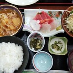 季さく - 肉じゃがとお刺身の定食  1000円