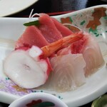 季さく - 肉じゃがとお刺身の定食  の   刺身