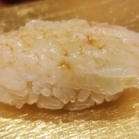 すし うえだ - (07)生真穴子(兵庫県明石産、朝〆、骨切り)
                    生真穴子は旨みが強く、朝〆で活かった穴子を骨切りし軟らかく仕上げてあります
                    この手があったか！と目から鱗
                    泥抜きで1週間程度生かす必要があります