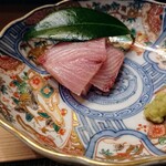 すし処 みや古分店 - お造りは鰤の背身、２週間寝かせ