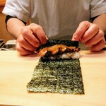 すし処 みや古分店 - 鰻のくりから焼きと薄切りにした奈良漬けの巻きずし