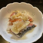 Izakaya Rakuda - 冬季限定手作り鮭の飯寿し650円