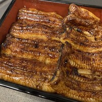 サービス鰻重　並二枚　4400円　（数量限定）