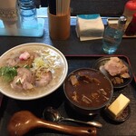 秋田ラーメン はま - 新年にふさわしい一同。