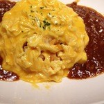 caf’e SAKURA - チーズオムライス　ミートソース
