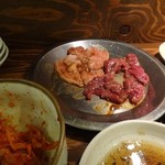 大阪ホルモン - 左：子袋　右：ネクタイ