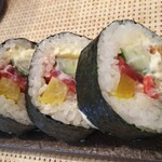 玄海鮨 - マグロ  イカ  納豆  沢庵  キュウリ入り