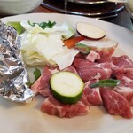 ひつじの小屋 - 「特上肉セット」ラム肉側からアップで‥