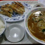 餃子亭 - 今日のランチ(味噌ラーメン、餃子、煮豆、ご飯)(税込700円)