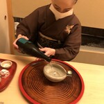 道人 - 女将さんに新政を注いでいただきます☆