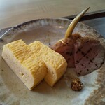 手打蕎麦 こより - 出汁巻き玉子と鴨ロース