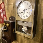 炭火焼 西垣鶏 - 未だ時を刻む「掛け時計」