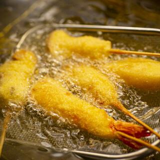 Full of special dishes that take time and effort, such as kushikatsu and kuwayaki!